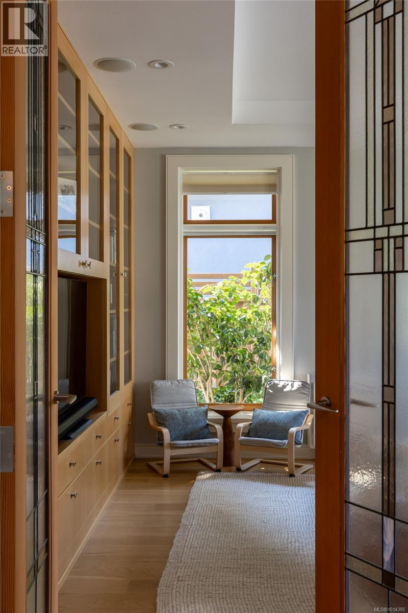  2072 Esplanade, Oak Bay