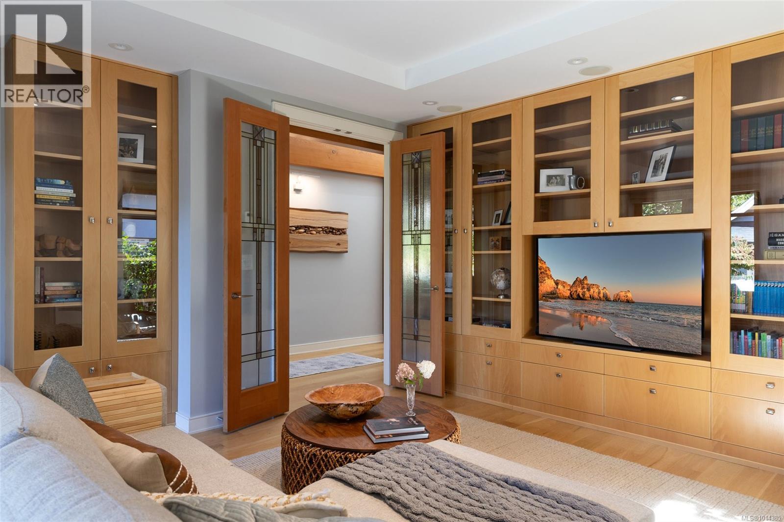  2072 Esplanade, Oak Bay