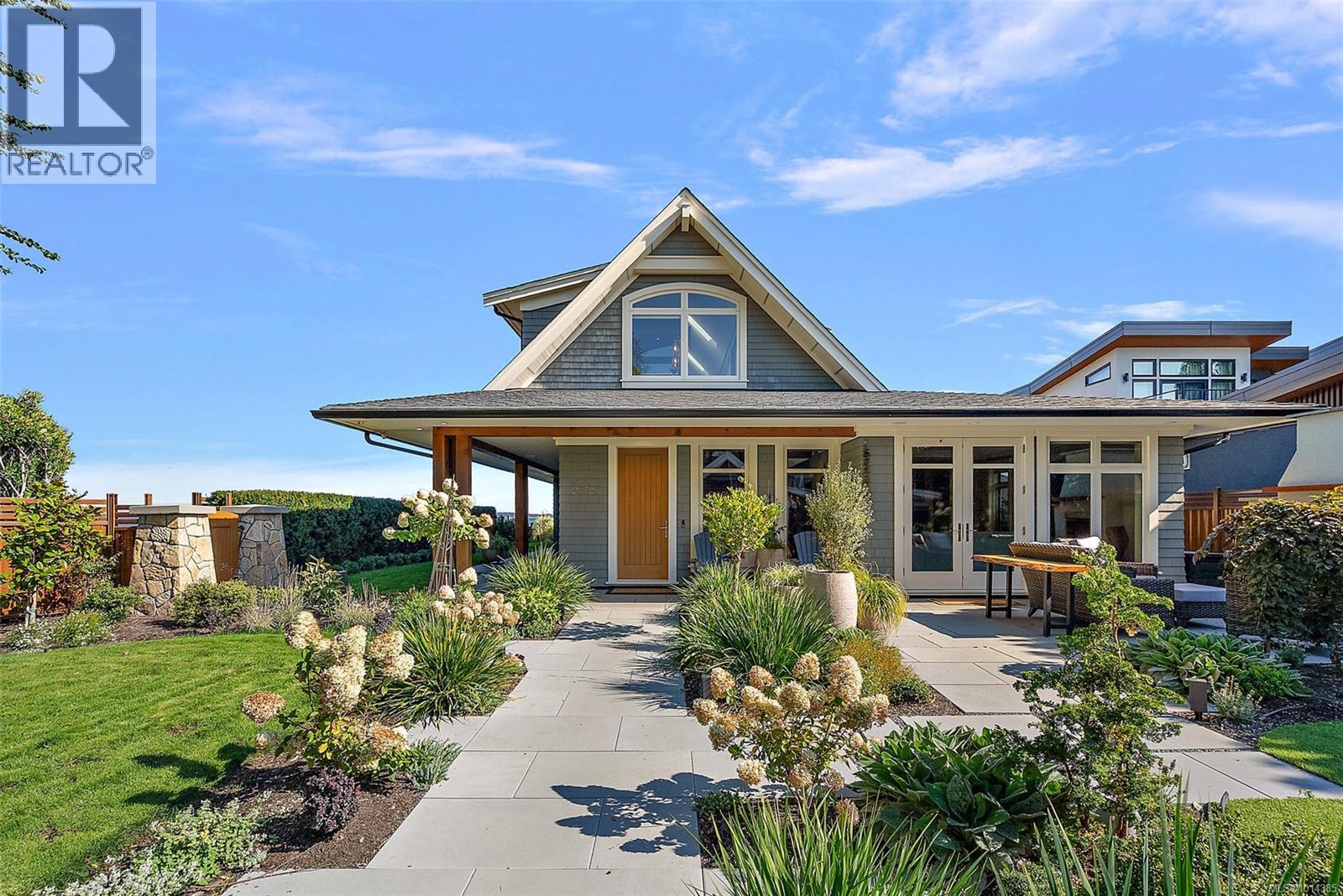  2072 Esplanade, Oak Bay