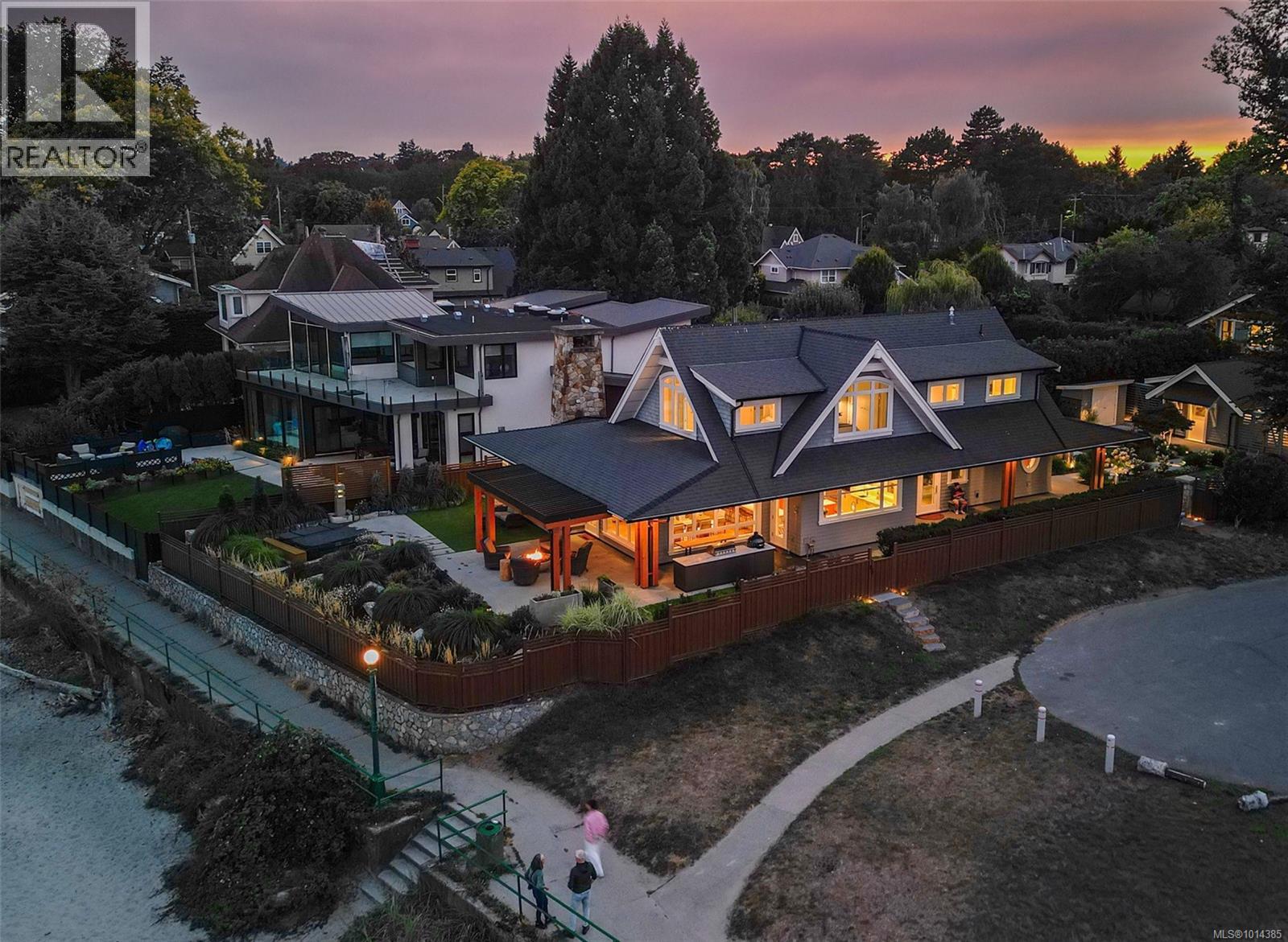  2072 Esplanade, Oak Bay