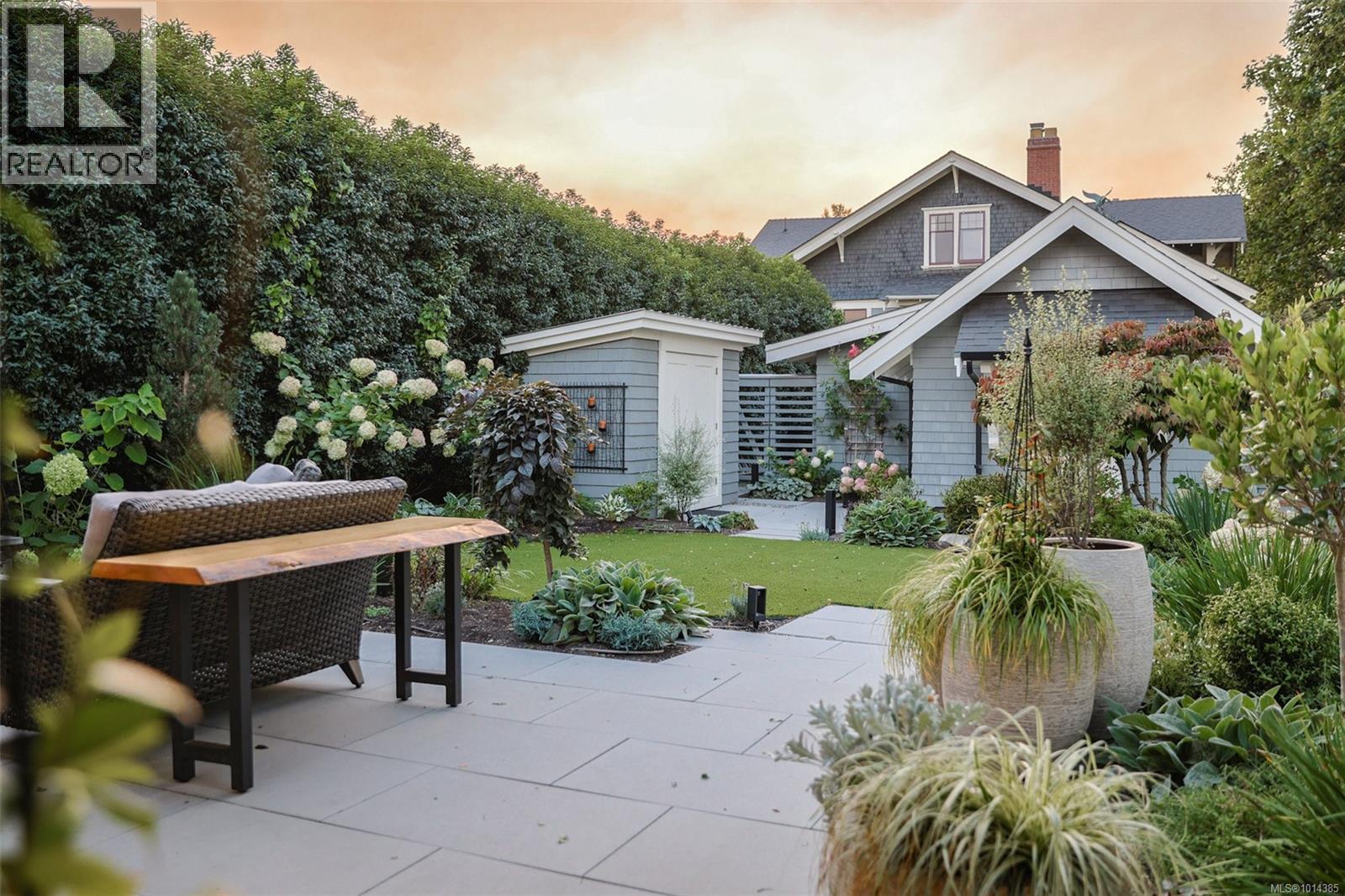  2072 Esplanade, Oak Bay