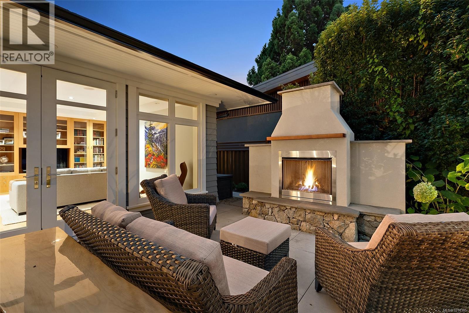  2072 Esplanade, Oak Bay