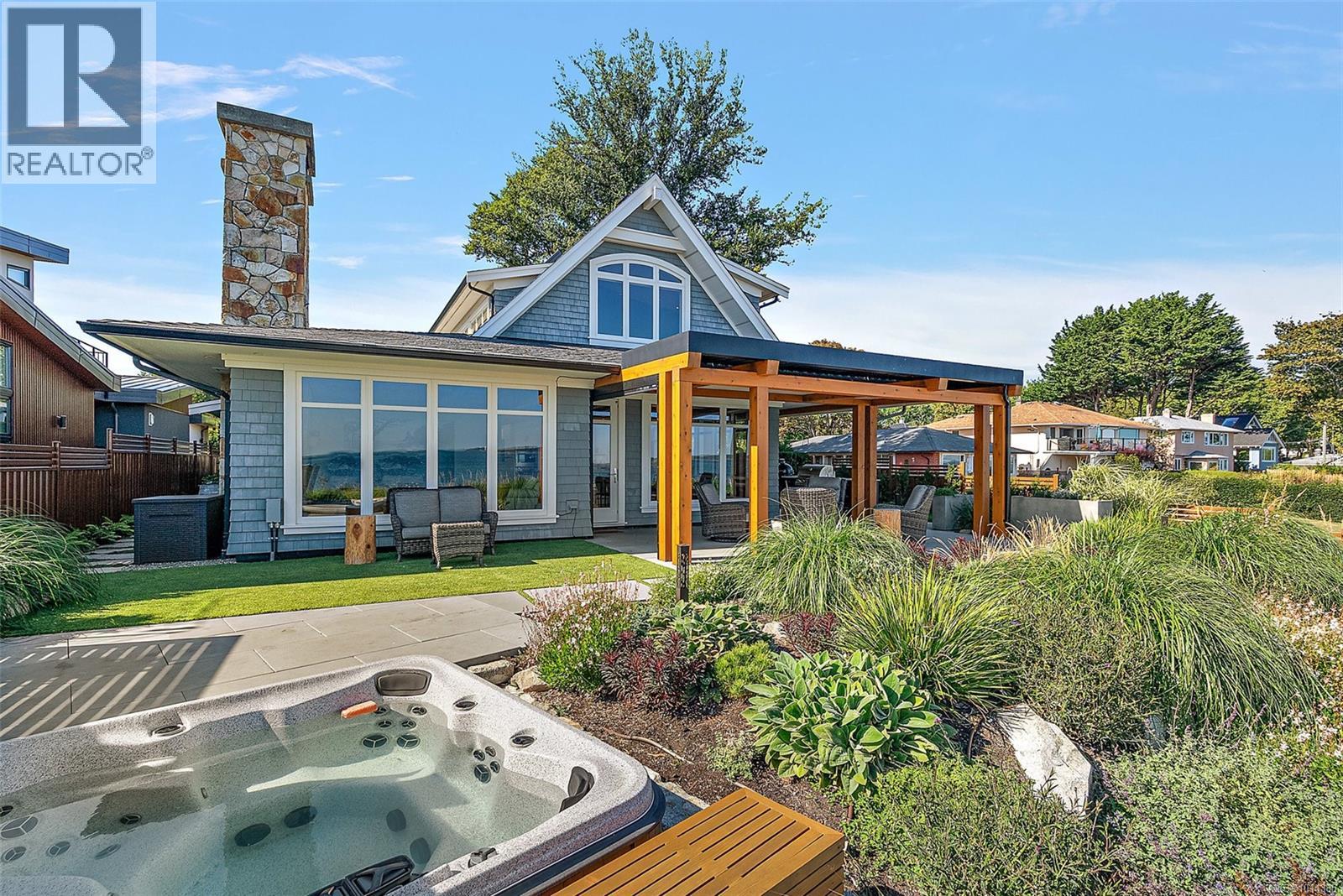  2072 Esplanade, Oak Bay