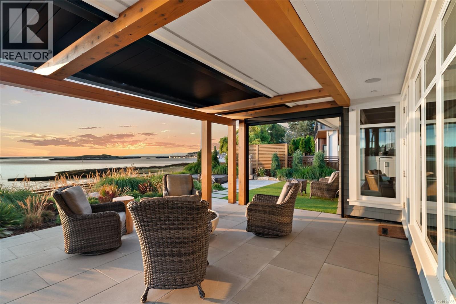  2072 Esplanade, Oak Bay