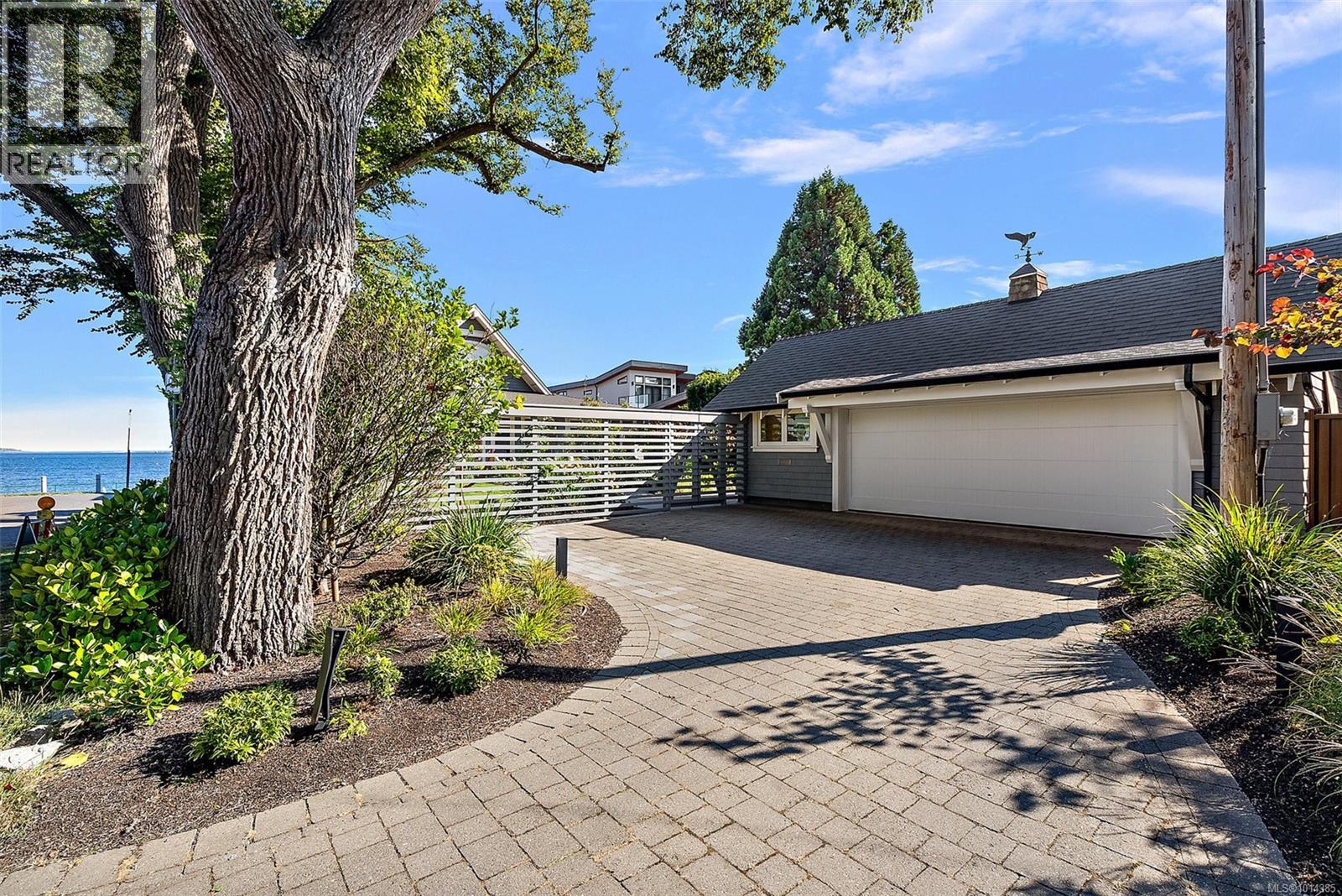  2072 Esplanade, Oak Bay