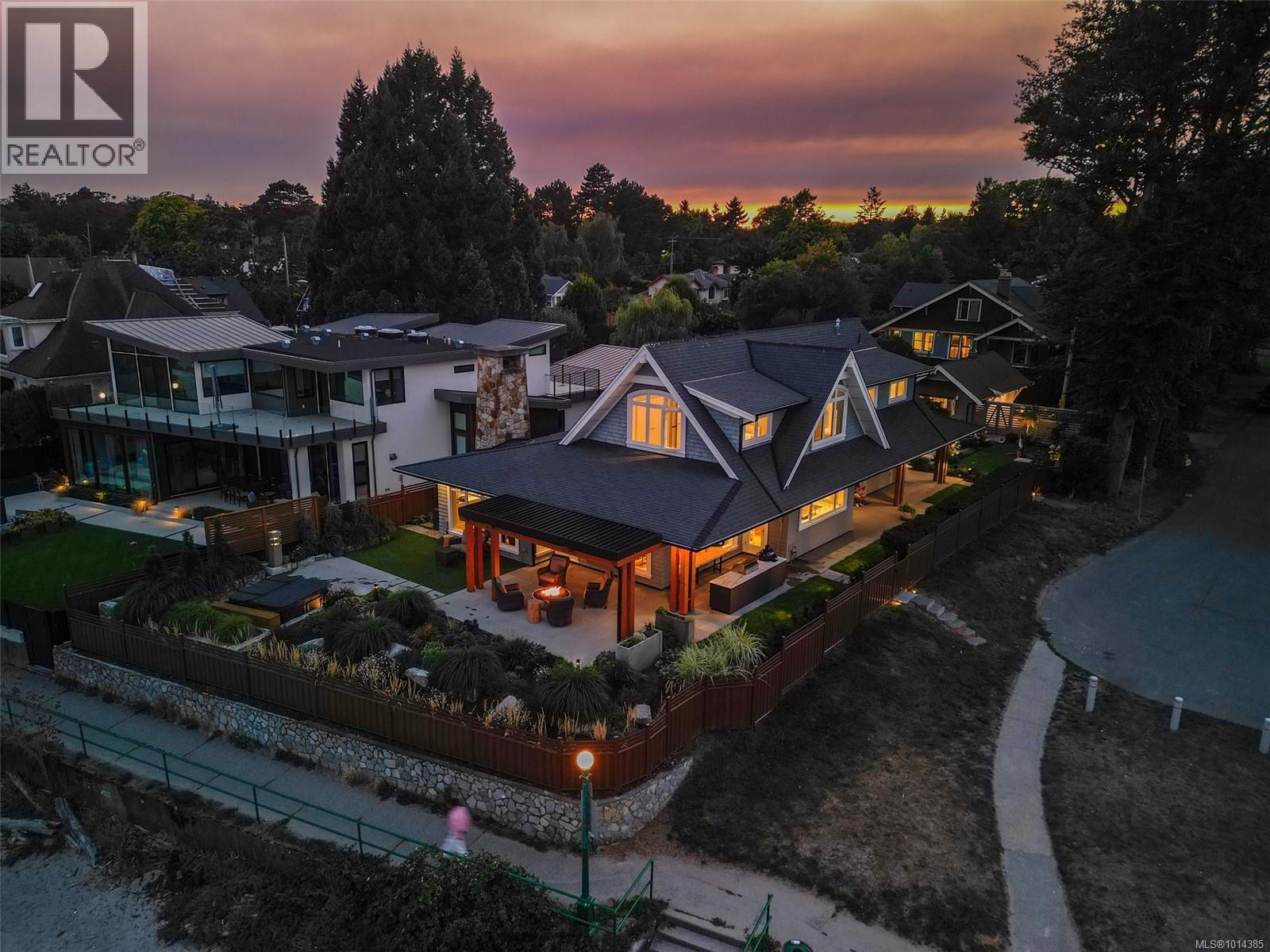  2072 Esplanade, Oak Bay