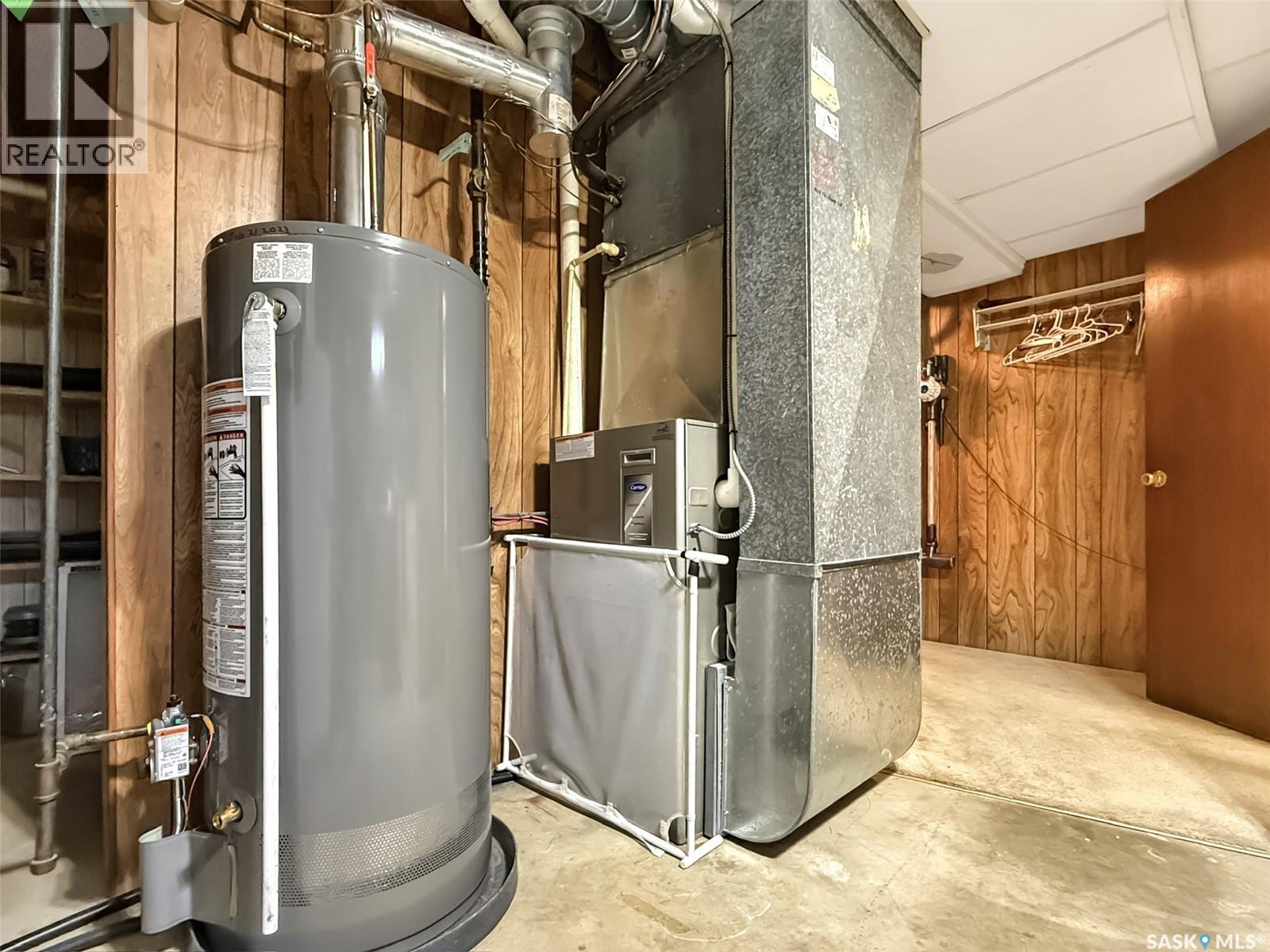 Single Family House Bungalow for Sale in  Macdonald CRESCENT Swift Current 