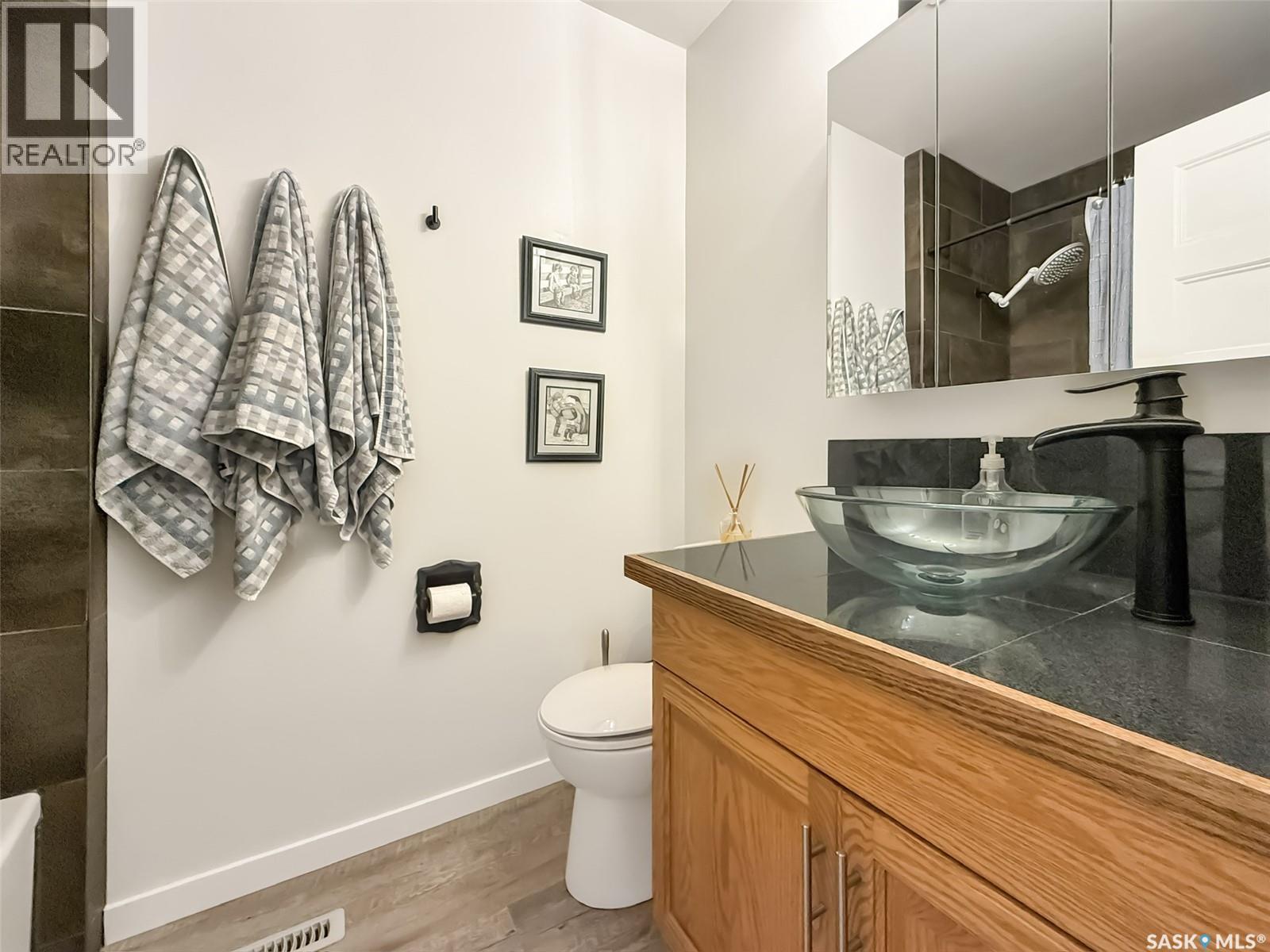 Single Family House Bungalow for Sale in  Macdonald CRESCENT Swift Current 