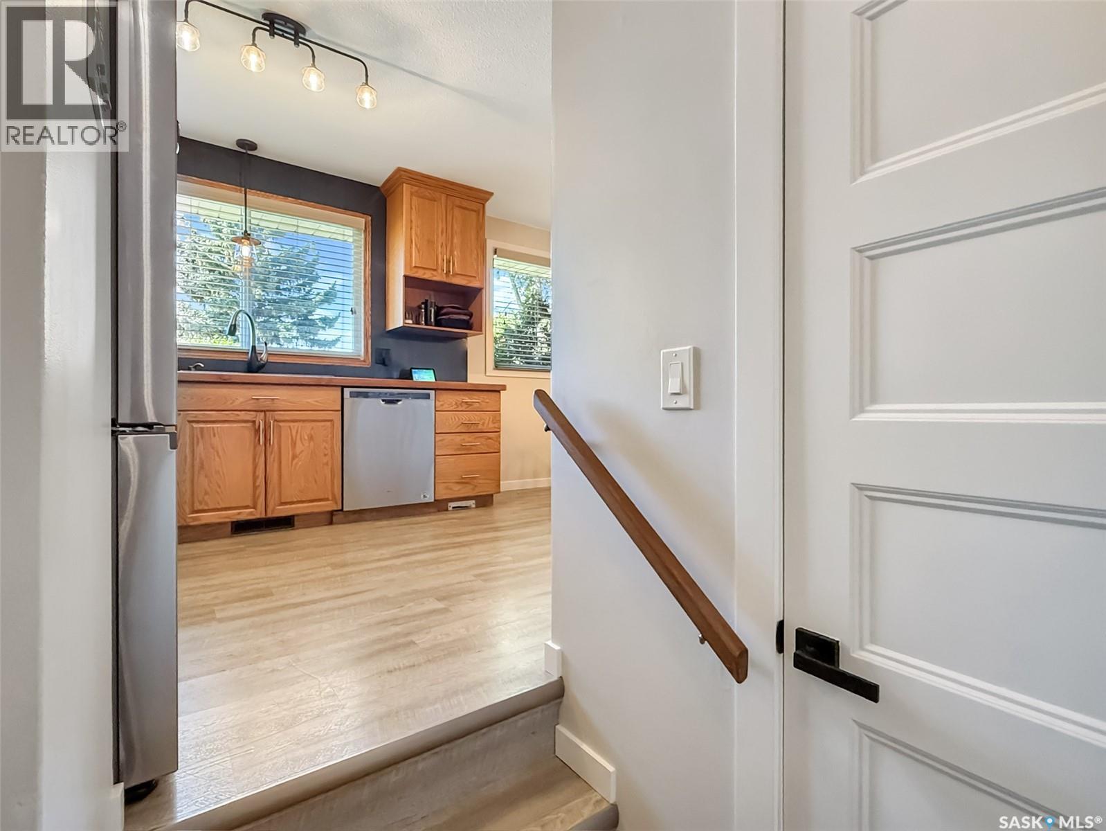 Single Family House Bungalow for Sale in  Macdonald CRESCENT Swift Current 