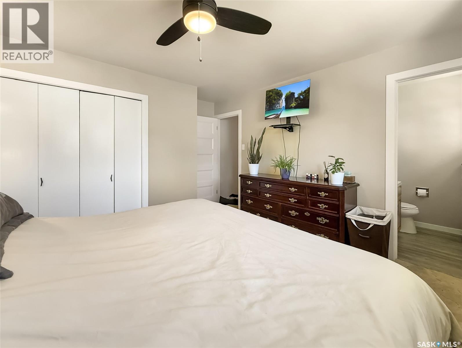 Single Family House Bungalow for Sale in  Macdonald CRESCENT Swift Current 