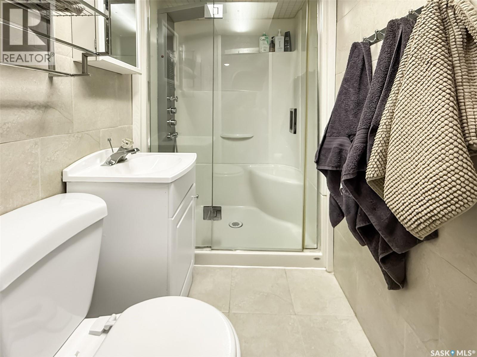 Single Family House Bungalow for Sale in  Macdonald CRESCENT Swift Current 