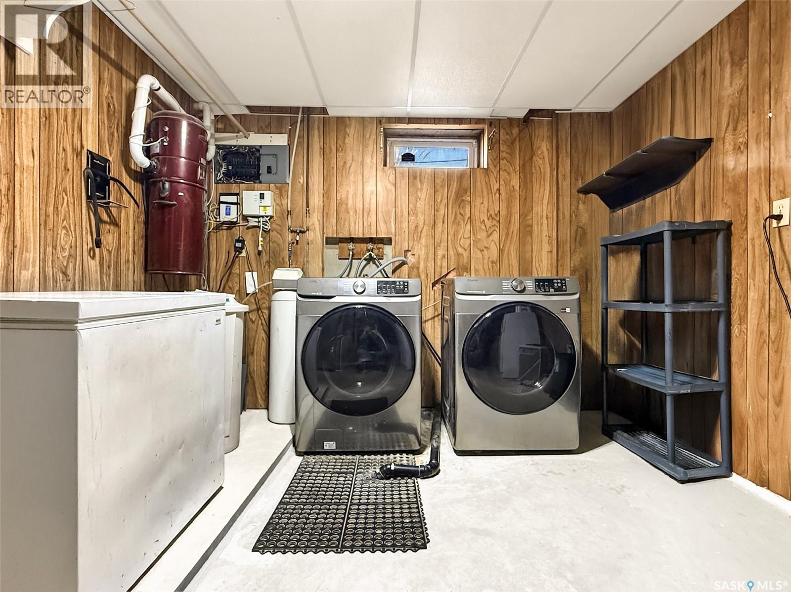 Single Family House Bungalow for Sale in  Macdonald CRESCENT Swift Current 