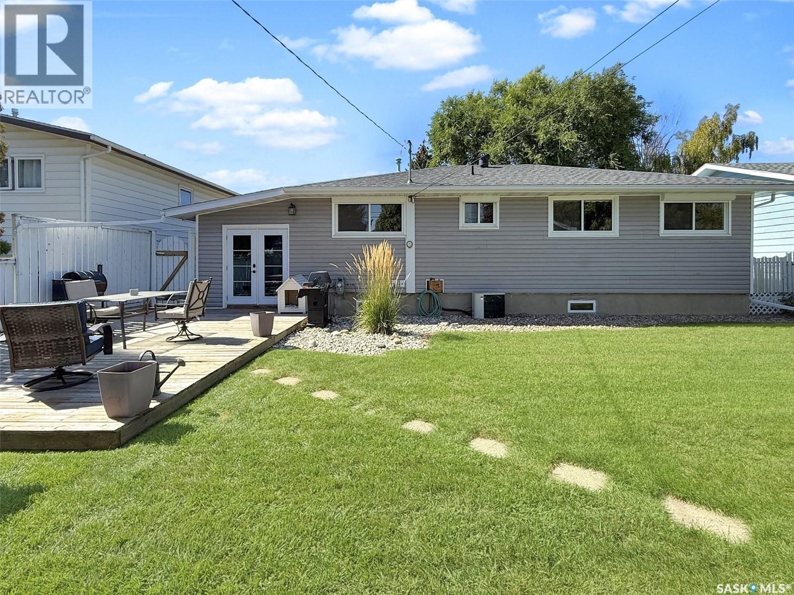 Single Family House Bungalow for Sale in  Macdonald CRESCENT Swift Current 
