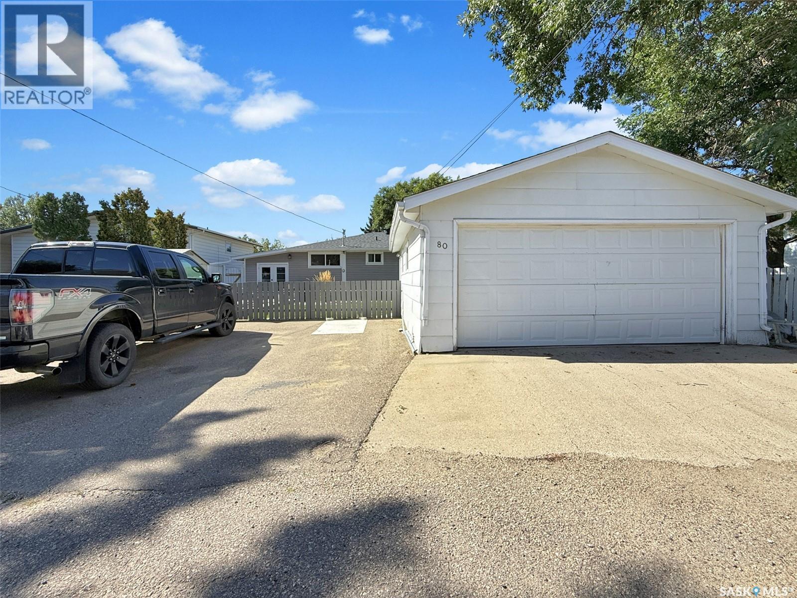 Single Family House Bungalow for Sale in  Macdonald CRESCENT Swift Current 