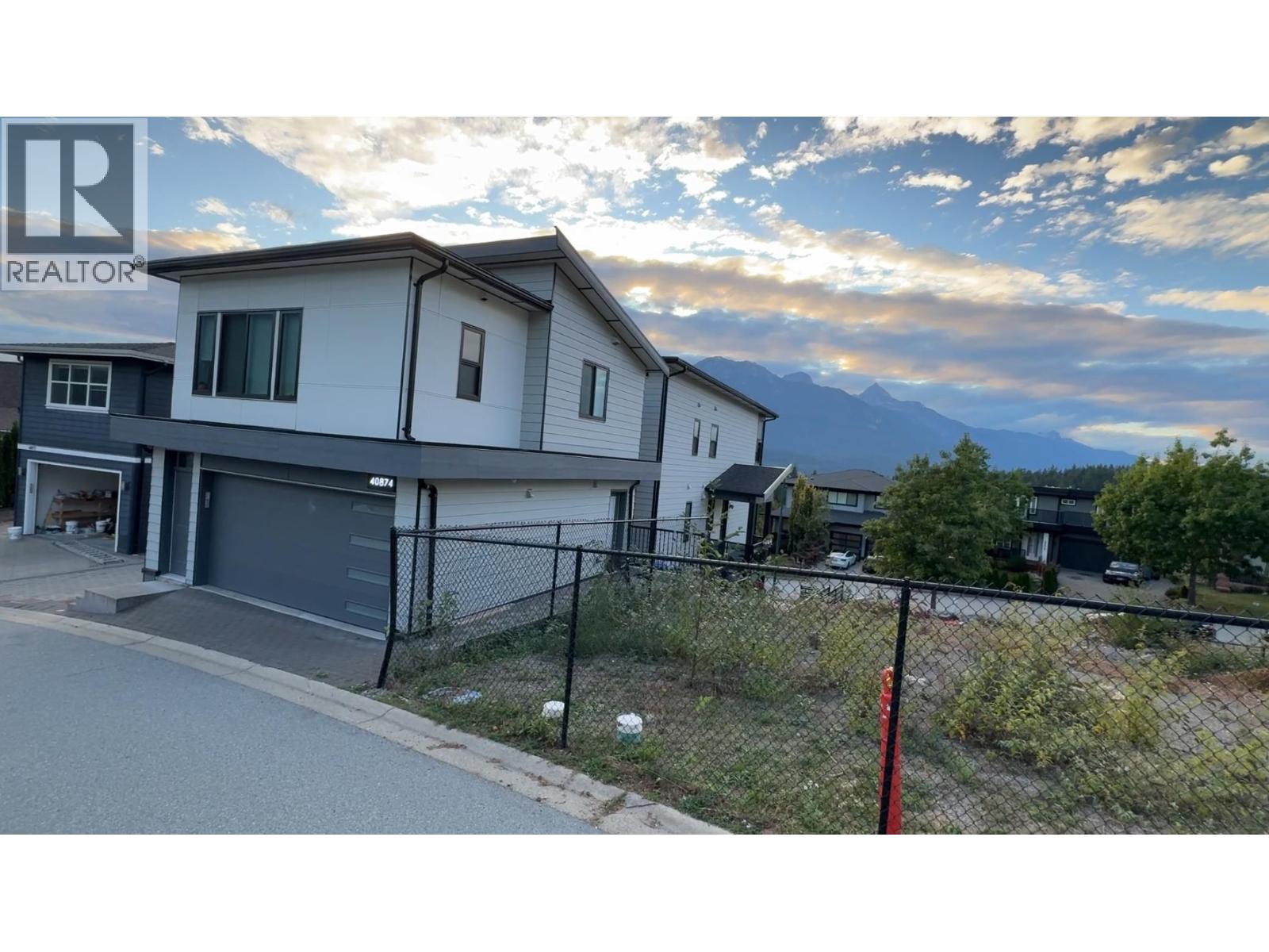 40876 THE CRESCENT, Squamish