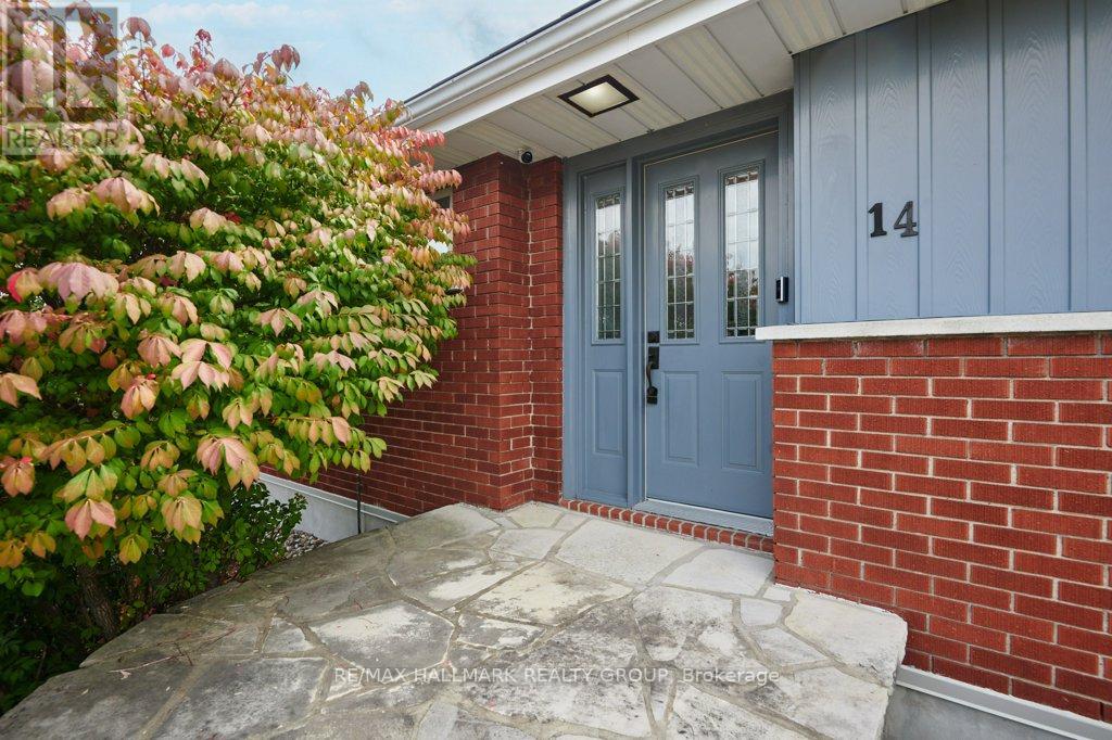 Welcoming front door - stylish flag stone step