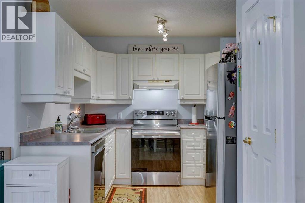 Single Family House for Sale in   Simcoe Boulevard SW Signal Hill Calgary 