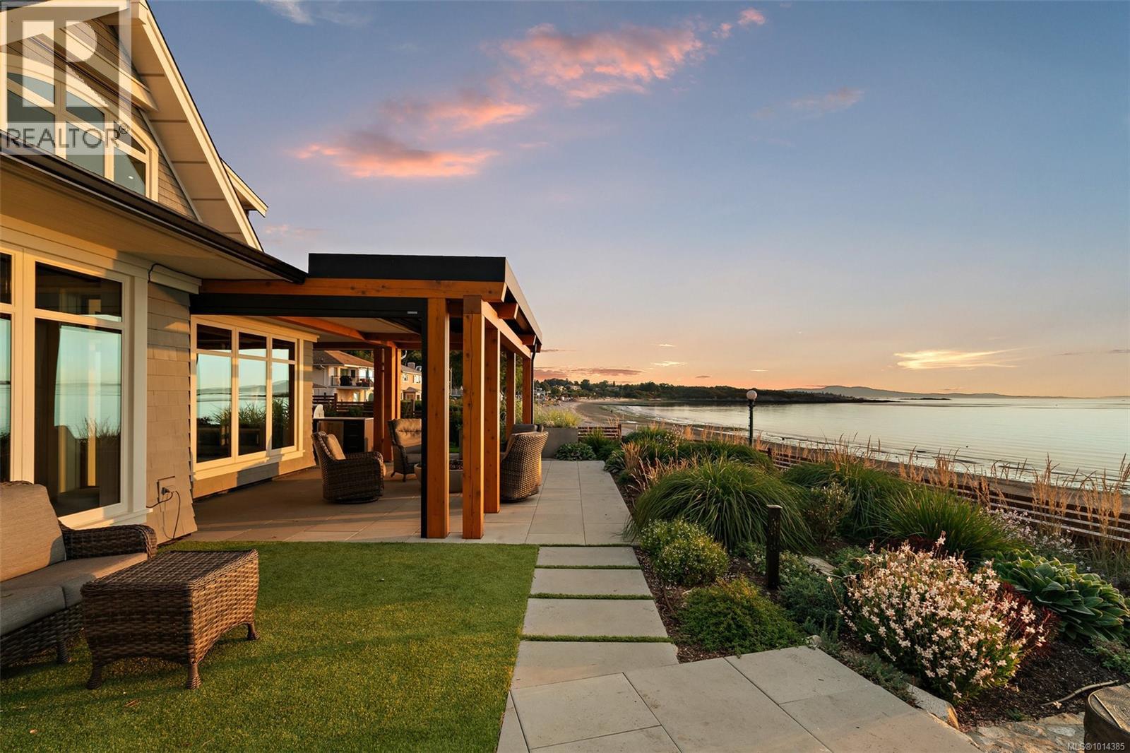  2072 Esplanade, Oak Bay