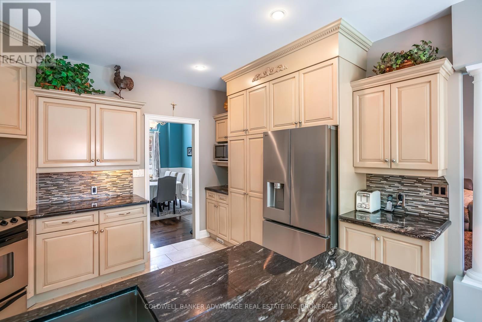 152 REDWOOD COURT - 12