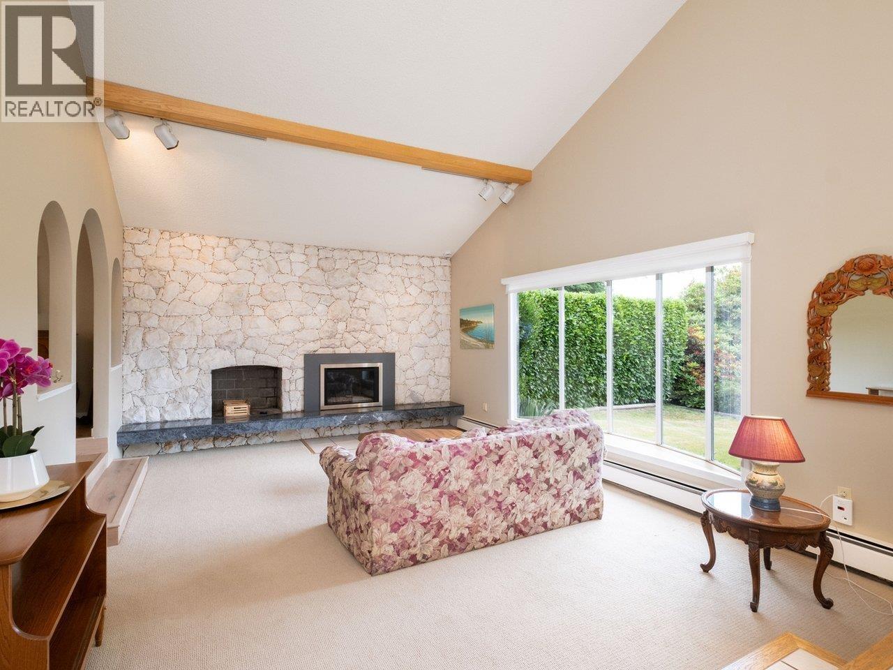 375 FAIRWAY DRIVE, North Vancouver