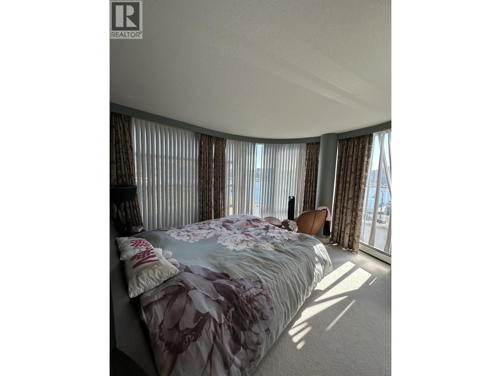 122 1228 MARINASIDE CRESCENT, Vancouver