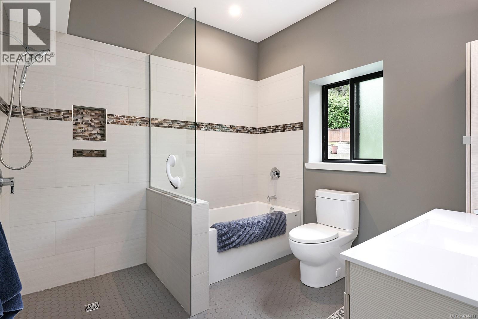 154 Baynes Dr, Fanny Bay
