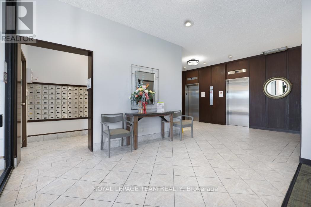 Lobby/Elevators