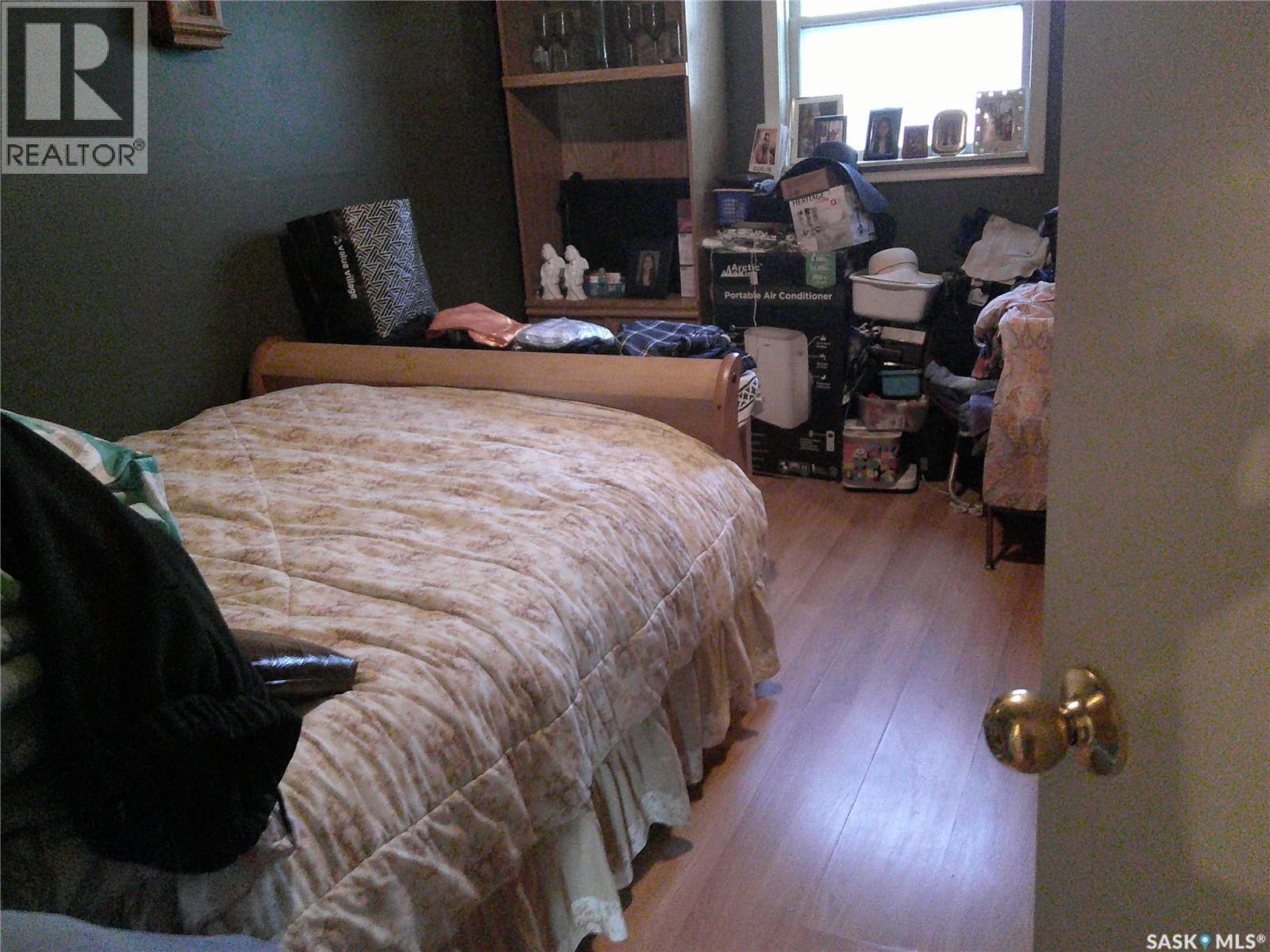 1253 Athol STREET - Photo 4 of 10, Regina, Saskatchewan