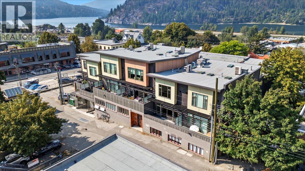 266 BAKER Street Unit# 17, Nelson