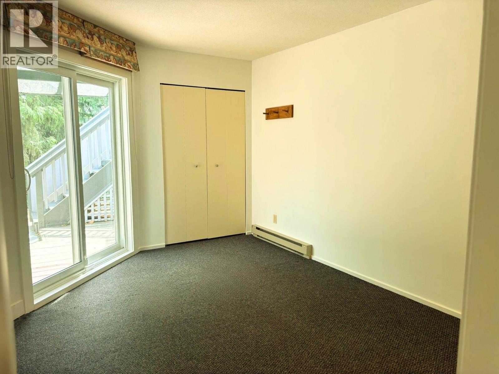 9 5753 WHARF AVENUE, Sechelt