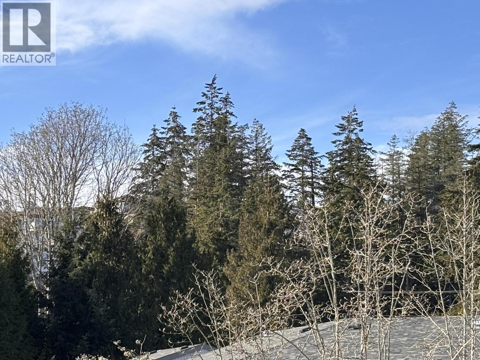 9 5753 WHARF AVENUE, Sechelt