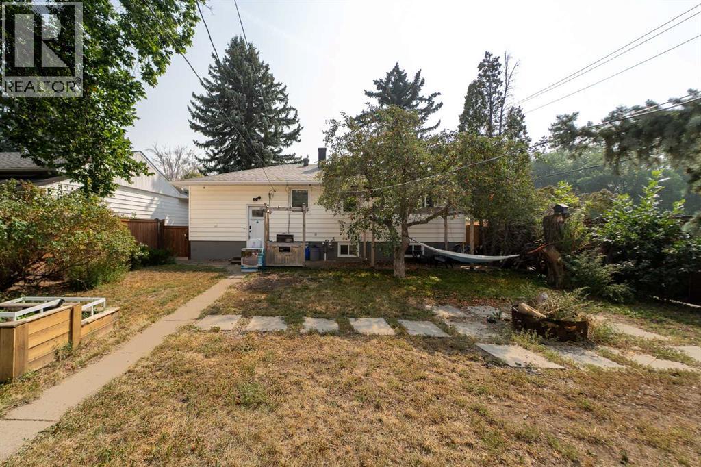 Single Family House Bungalow for Sale in  b Avenue S Victoria Park Lethbridge 