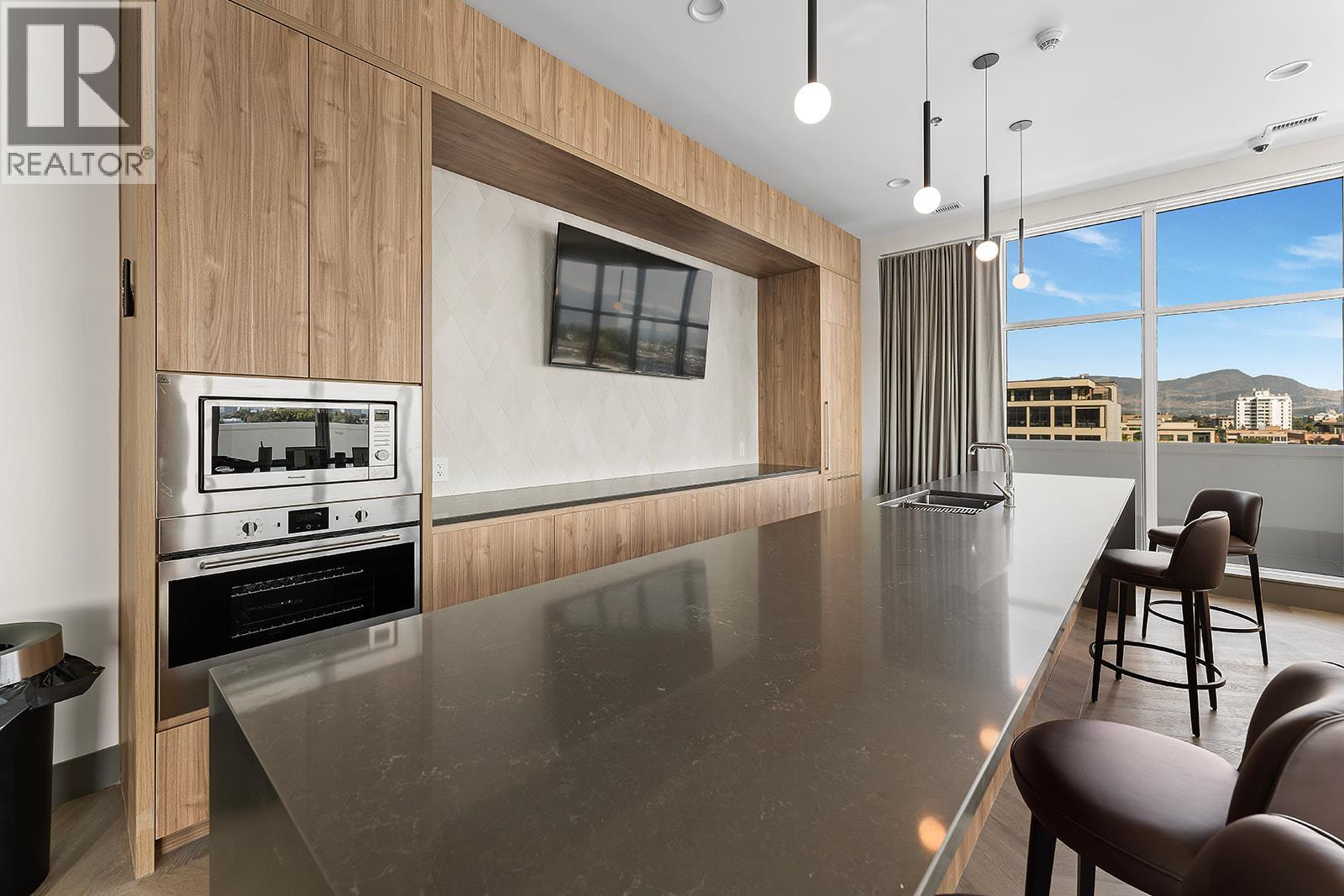 1407 238 Leon Avenue, Kelowna