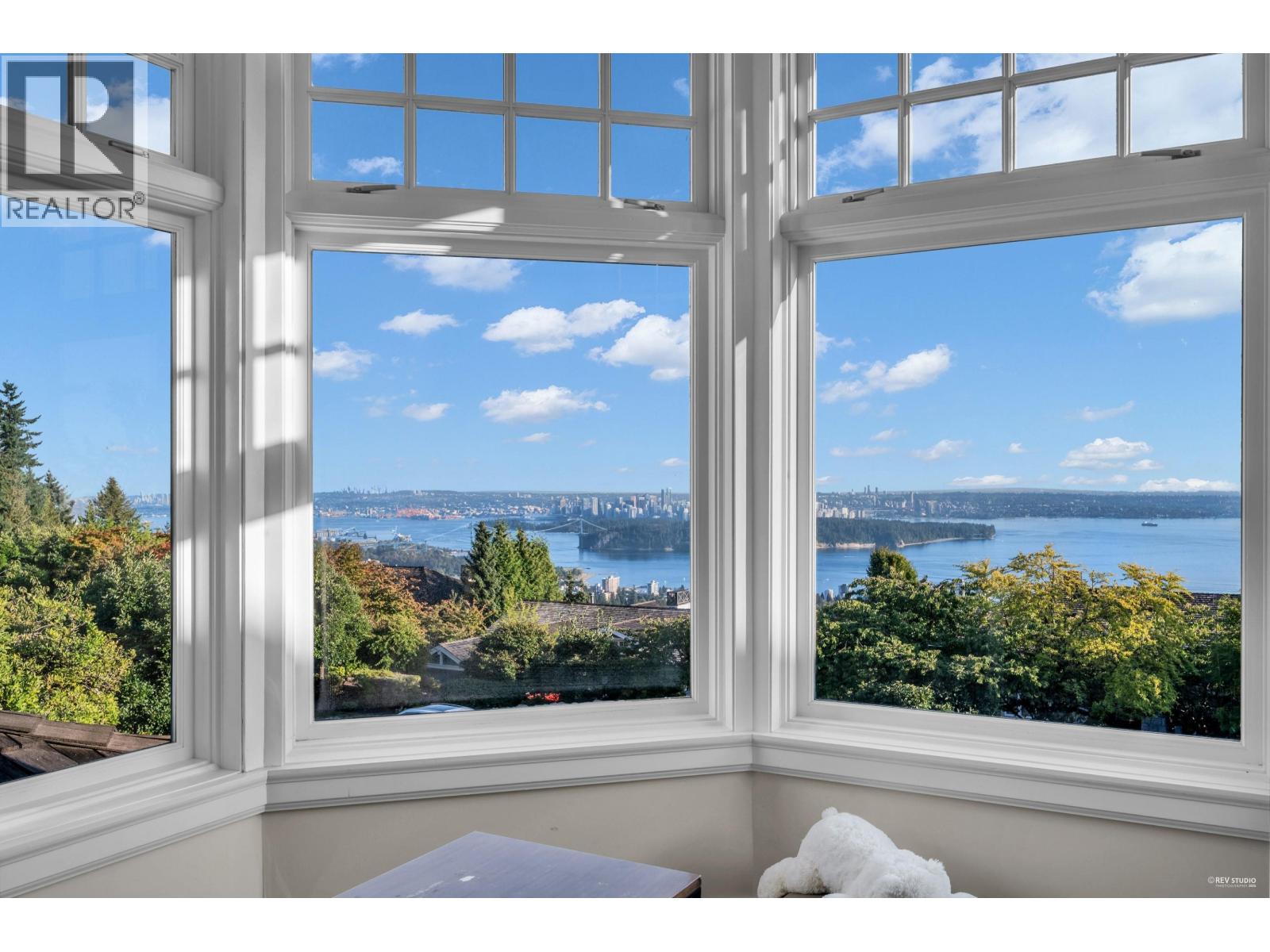 2263 LYTHE COURT, West Vancouver