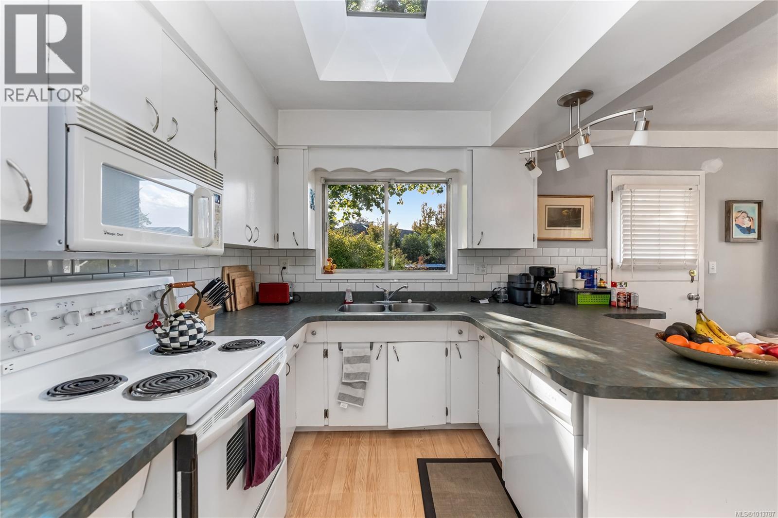  3938 Marjean Place, Saanich