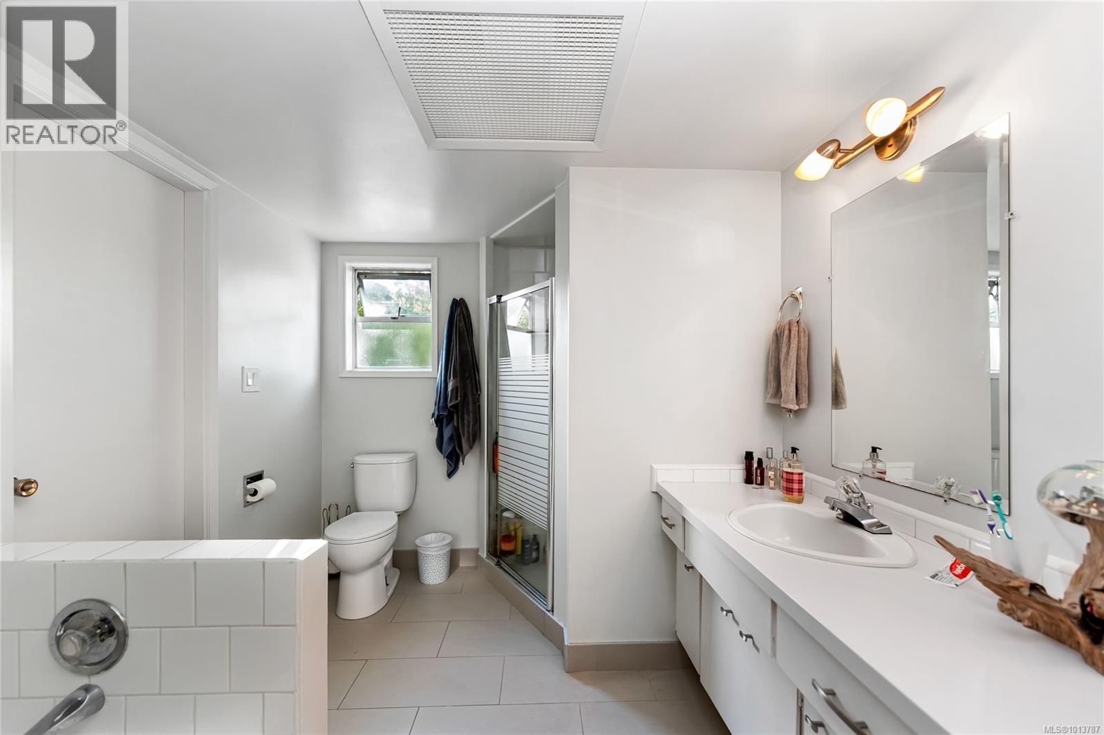  3938 Marjean Place, Saanich