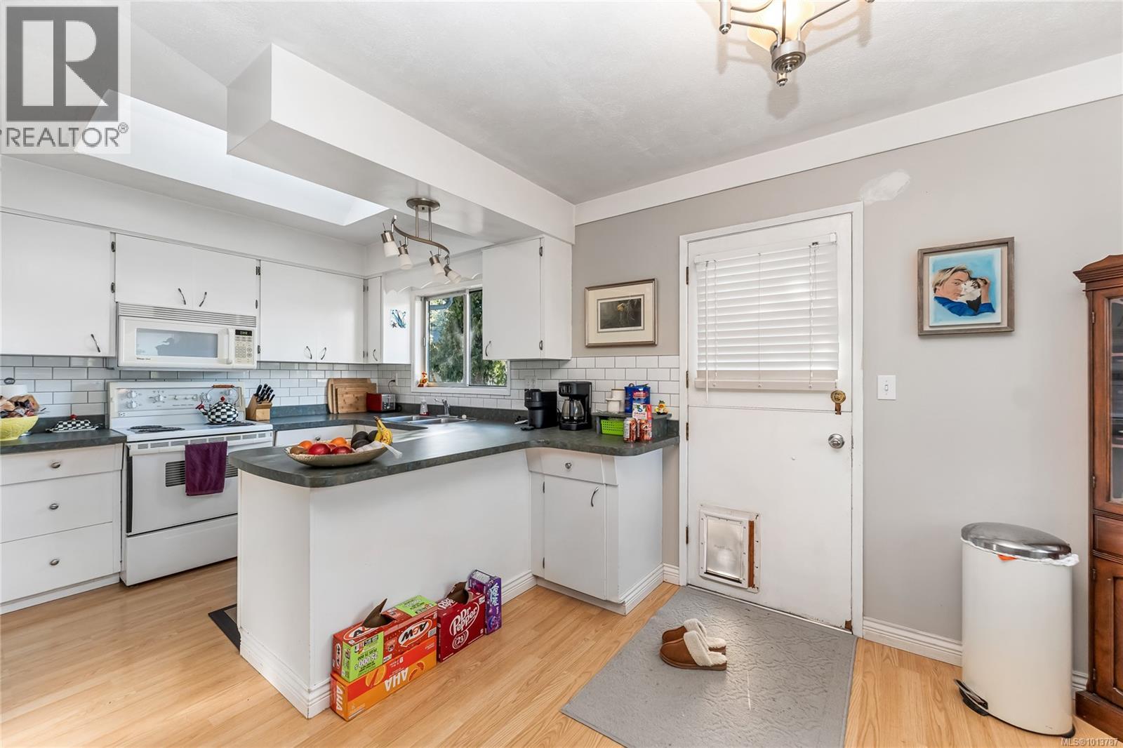  3938 Marjean Place, Saanich