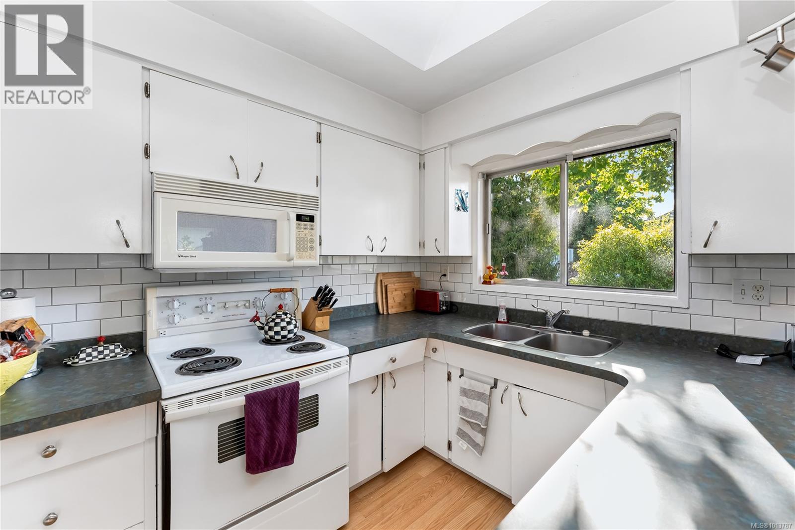  3938 Marjean Place, Saanich
