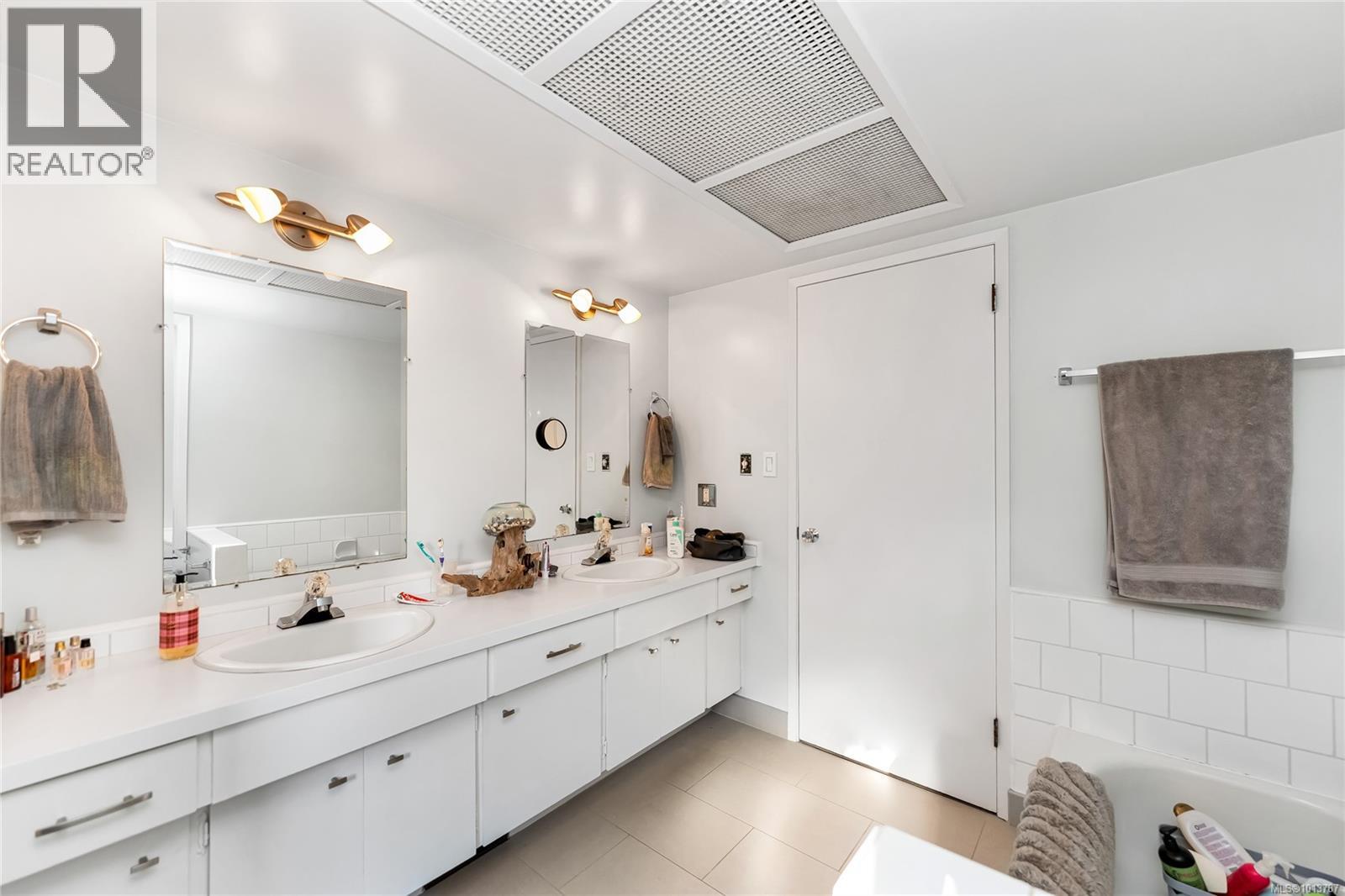  3938 Marjean Place, Saanich