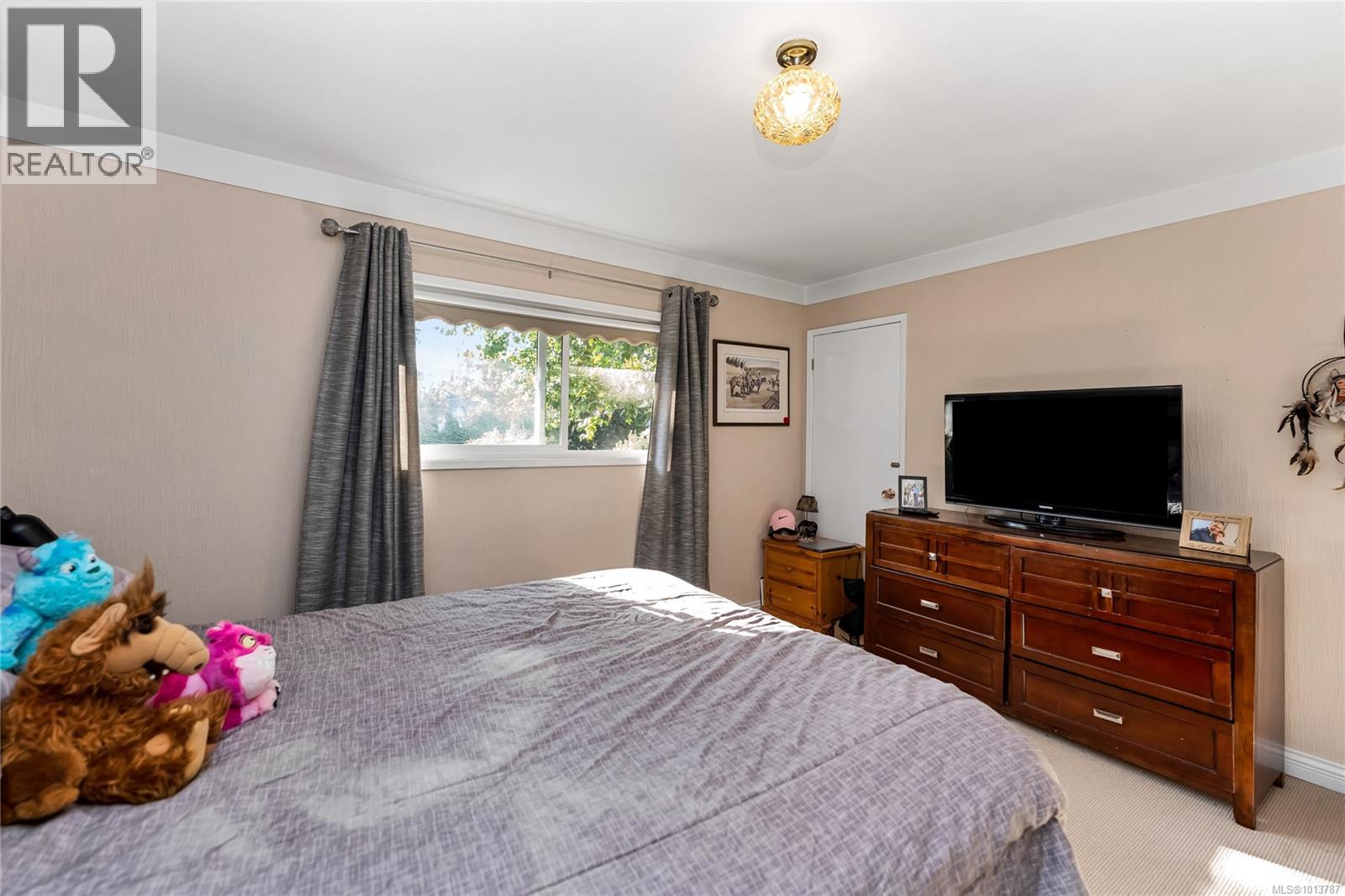  3938 Marjean Place, Saanich