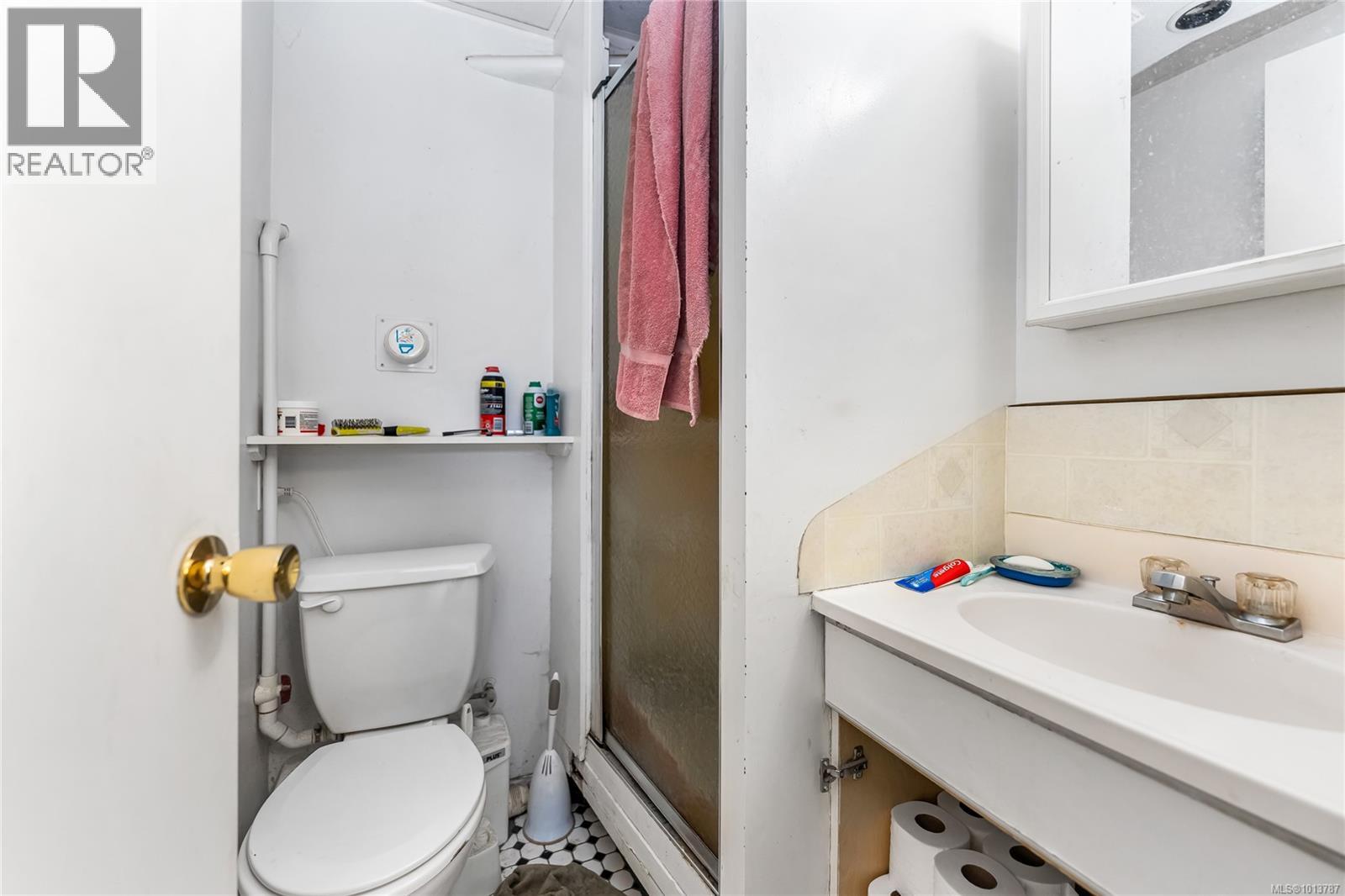  3938 Marjean Place, Saanich