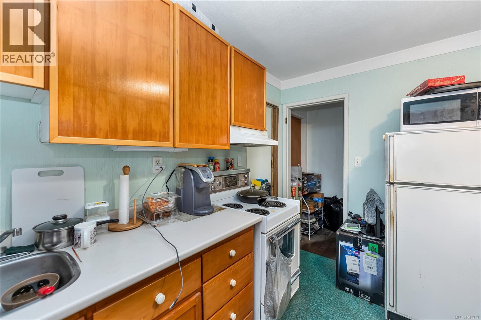  3938 Marjean Place, Saanich