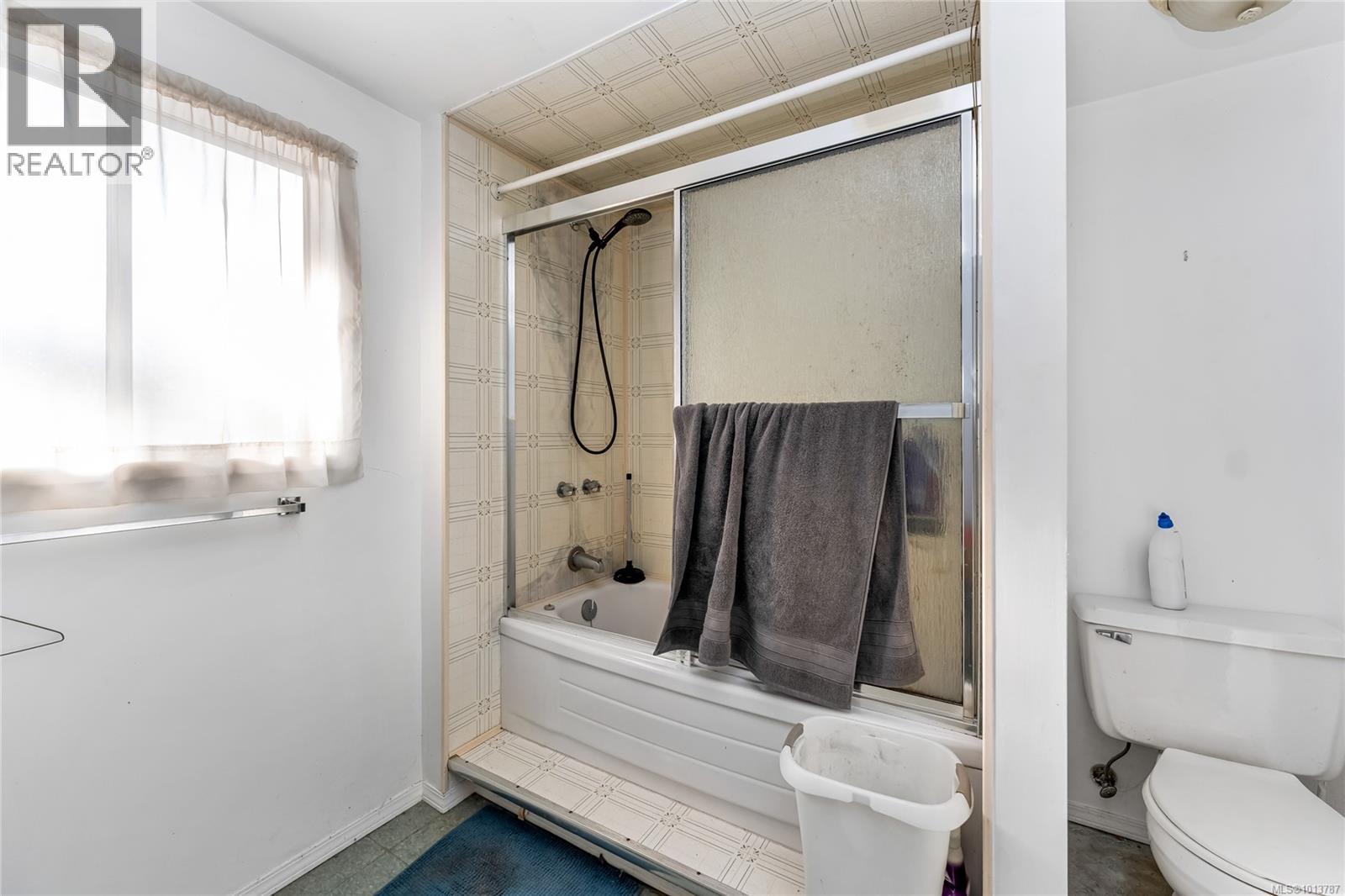  3938 Marjean Place, Saanich