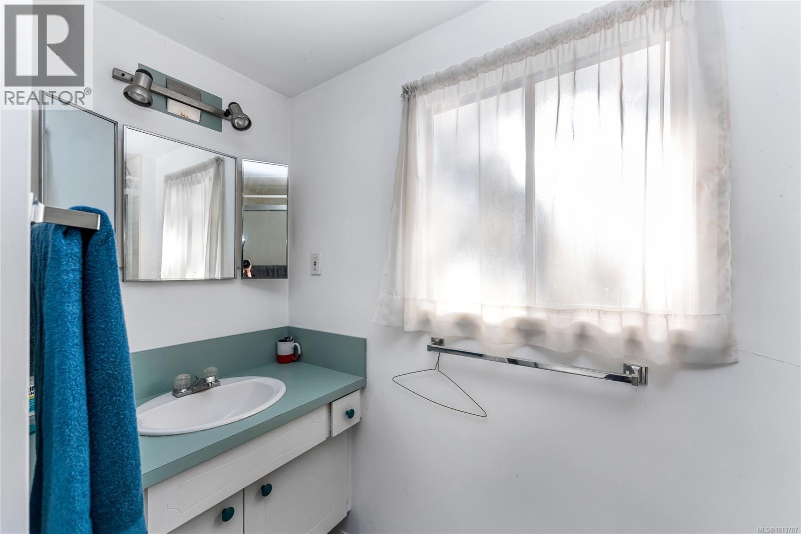  3938 Marjean Place, Saanich