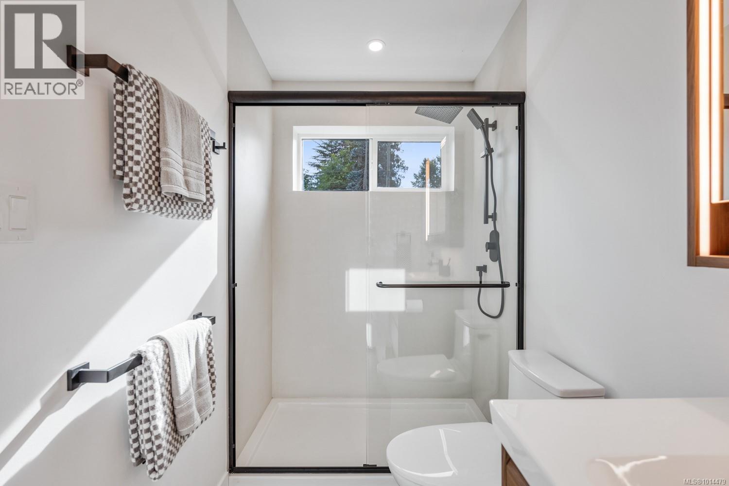 1917 Cumberland Rd, Courtenay