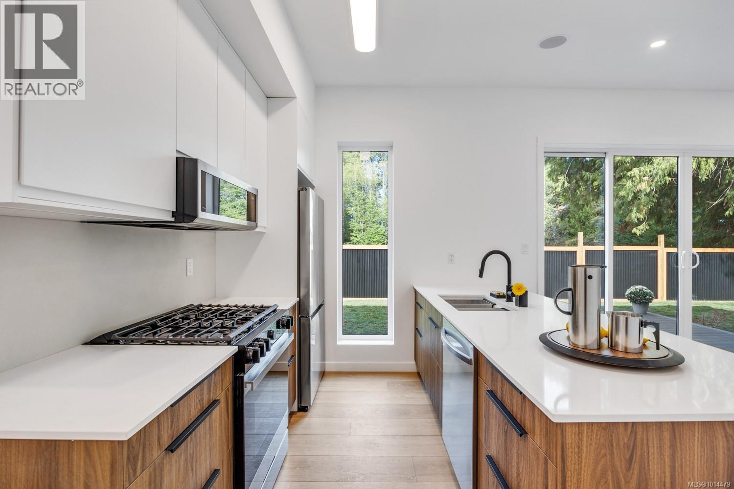 1917 Cumberland Rd, Courtenay