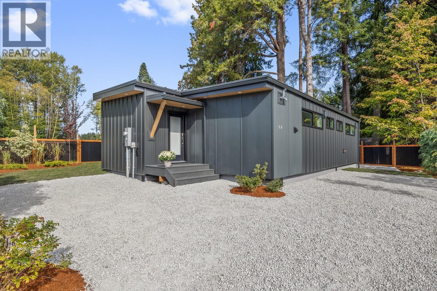 1917 Cumberland Rd, Courtenay