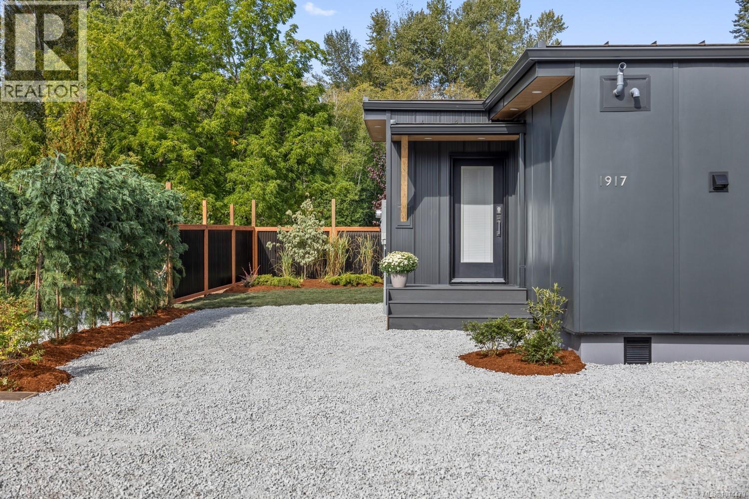 1917 Cumberland Rd, Courtenay