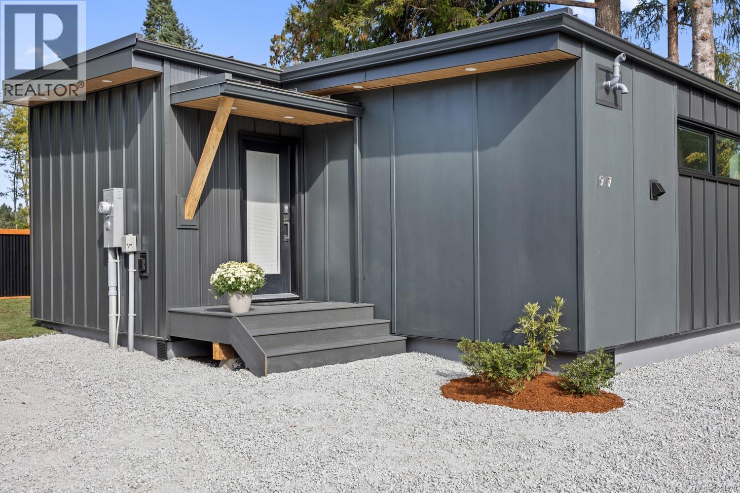 1917 Cumberland Rd, Courtenay