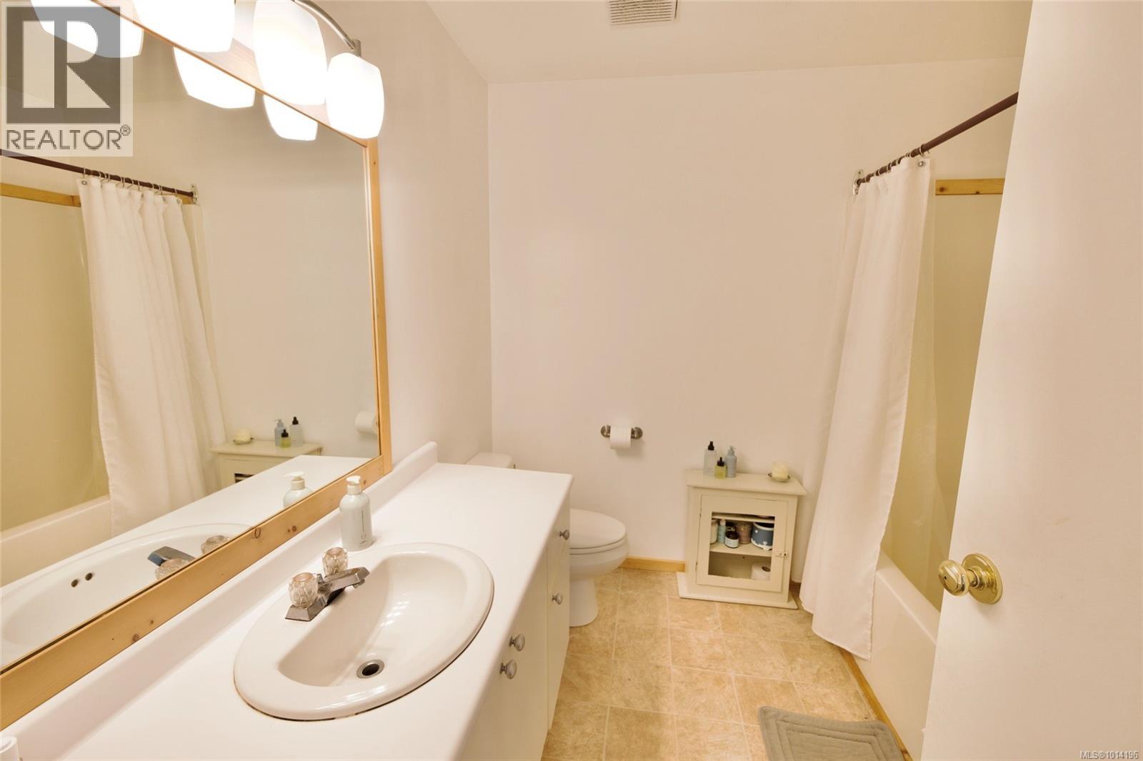 10 595 Gibson St, Tofino